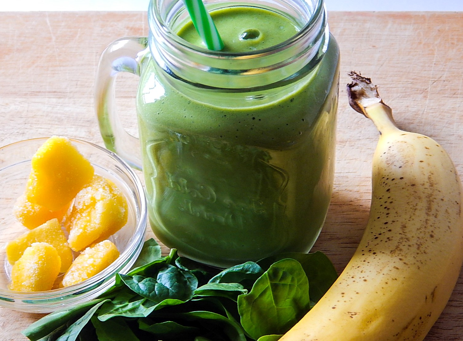 My Easy & Healthy Go-To Breakfast Smoothie Recipe